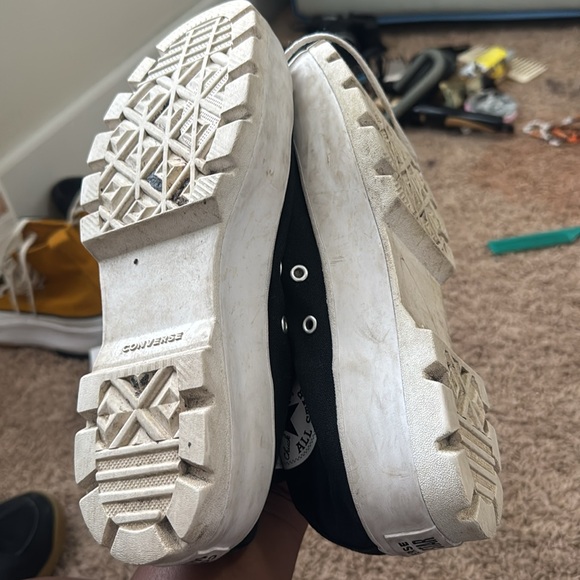 Converse - Picture 2 of 3